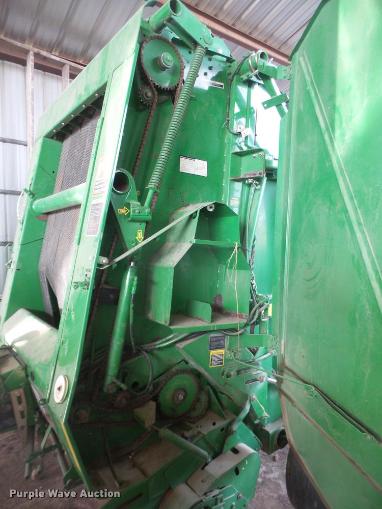 image for item DB0678 2003 John Deere 467 round baler