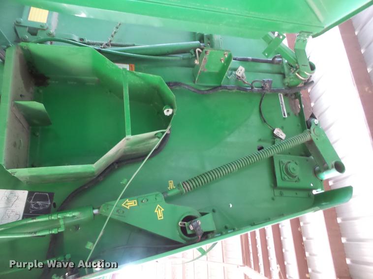 image for item DB0678 2003 John Deere 467 round baler