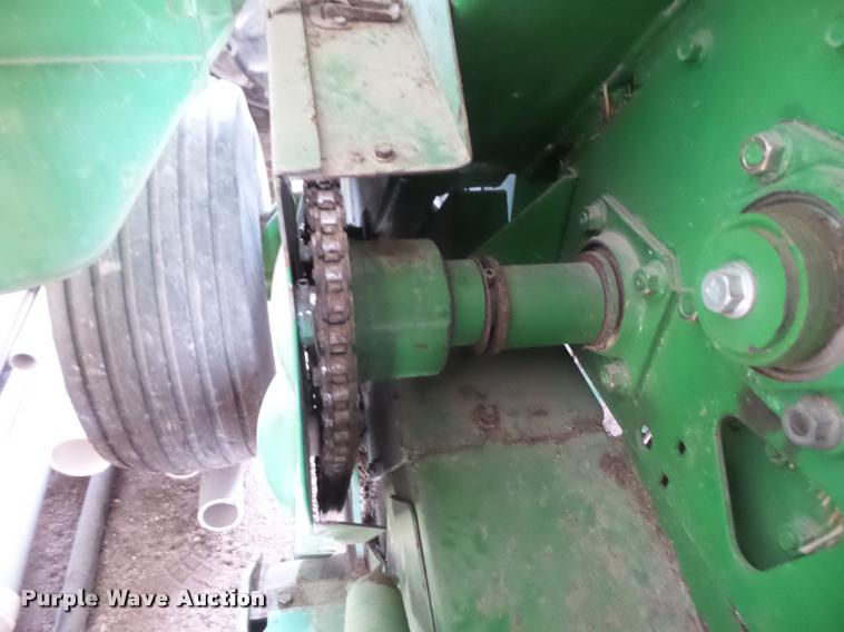 image for item DB0678 2003 John Deere 467 round baler