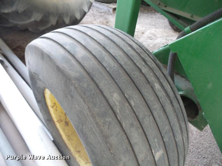 image for item DB0678 2003 John Deere 467 round baler