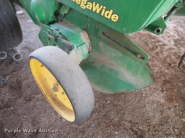 image for item DB0678 2003 John Deere 467 round baler