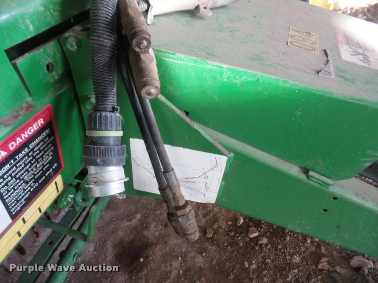 image for item DB0678 2003 John Deere 467 round baler