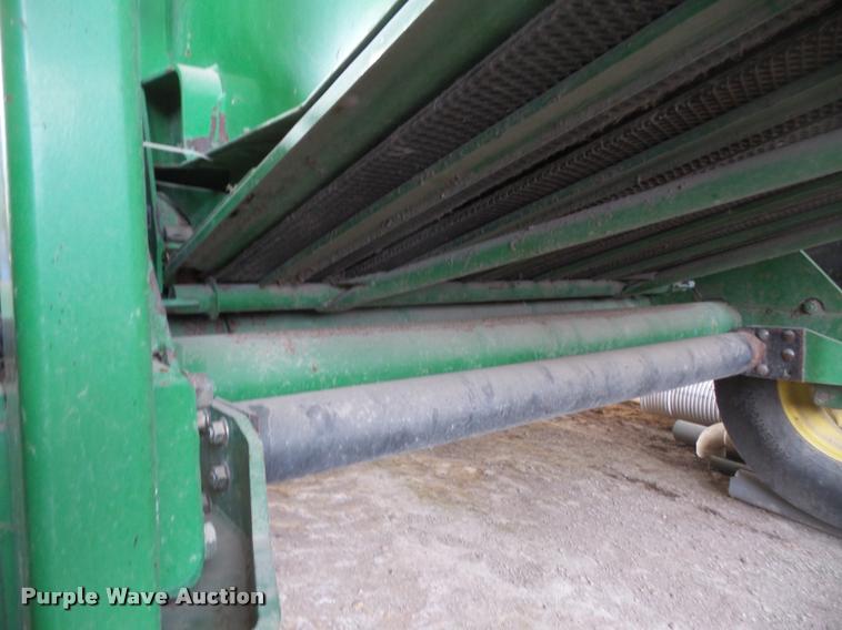 image for item DB0678 2003 John Deere 467 round baler