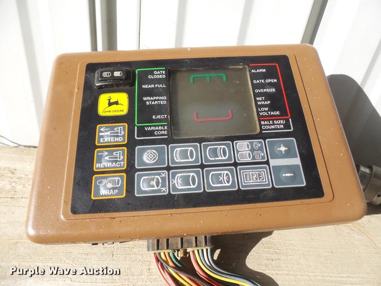 image for item DB0678 2003 John Deere 467 round baler