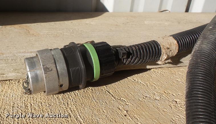 image for item DB0678 2003 John Deere 467 round baler