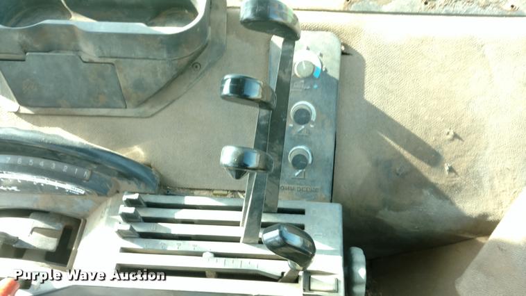 image for item DB0858 1989 John Deere 4955 MFWD tractor