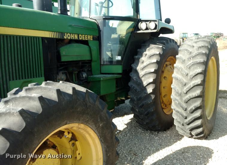 image for item DB0858 1989 John Deere 4955 MFWD tractor