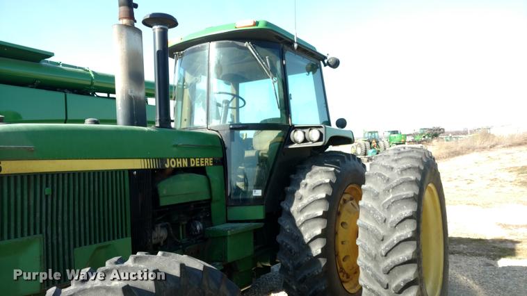 image for item DB0858 1989 John Deere 4955 MFWD tractor