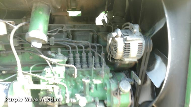 image for item DB0858 1989 John Deere 4955 MFWD tractor