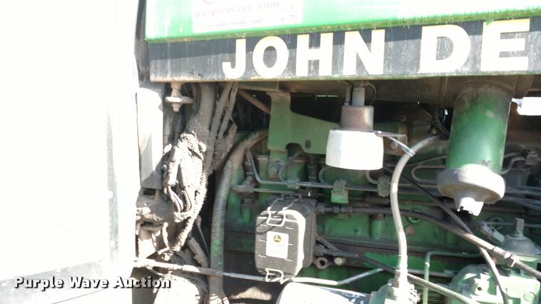 image for item DB0858 1989 John Deere 4955 MFWD tractor