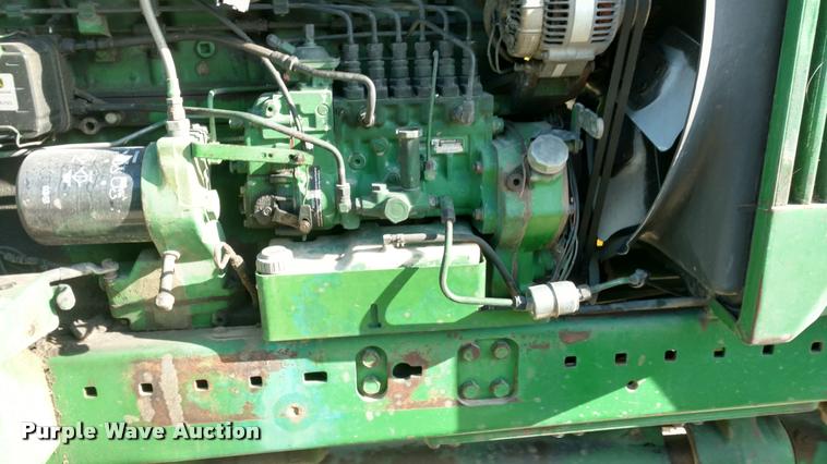 image for item DB0858 1989 John Deere 4955 MFWD tractor