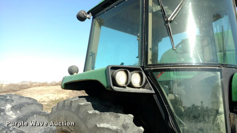 image for item DB0858 1989 John Deere 4955 MFWD tractor