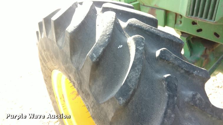 image for item DB0858 1989 John Deere 4955 MFWD tractor