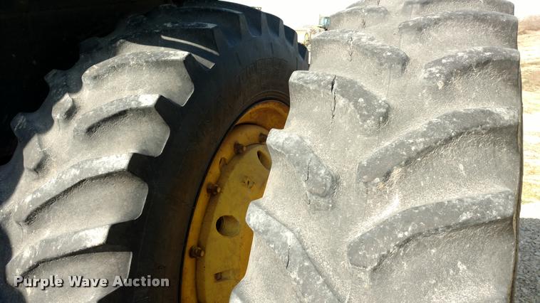 image for item DB0858 1989 John Deere 4955 MFWD tractor