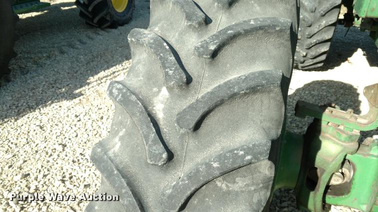 image for item DB0858 1989 John Deere 4955 MFWD tractor