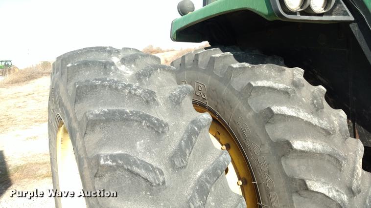 image for item DB0858 1989 John Deere 4955 MFWD tractor