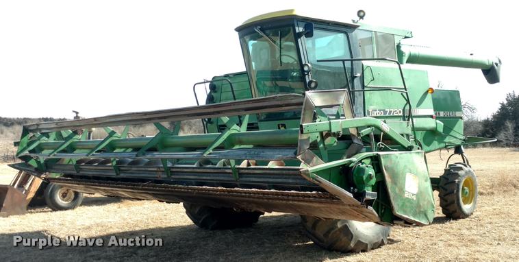 image for item DB0860 1979 John Deere 7720 RWA combine