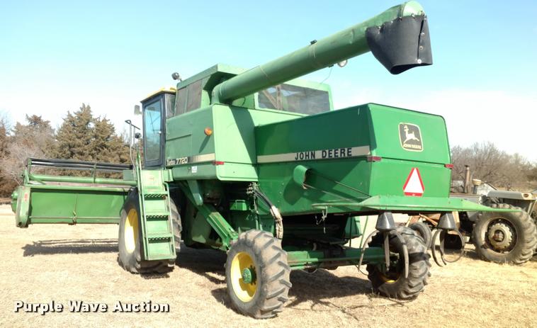image for item DB0860 1979 John Deere 7720 RWA combine