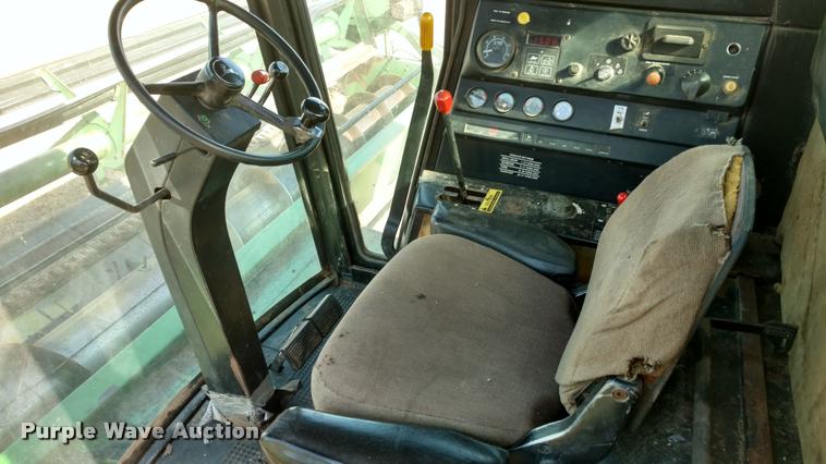 image for item DB0860 1979 John Deere 7720 RWA combine