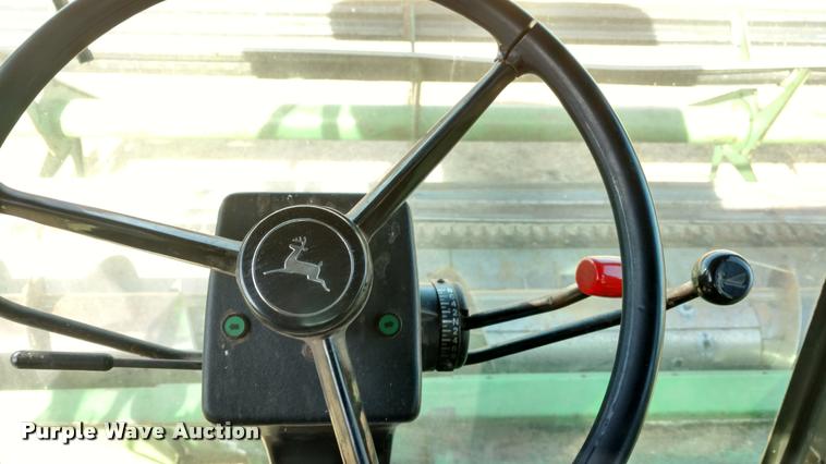 image for item DB0860 1979 John Deere 7720 RWA combine