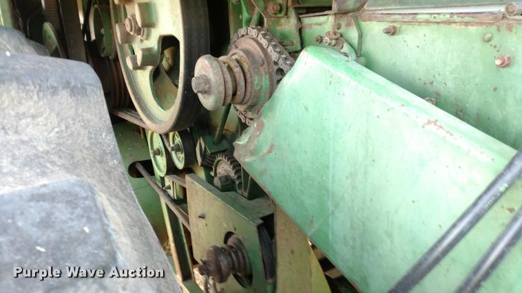 image for item DB0860 1979 John Deere 7720 RWA combine