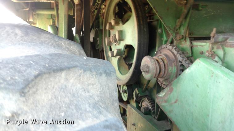 image for item DB0860 1979 John Deere 7720 RWA combine
