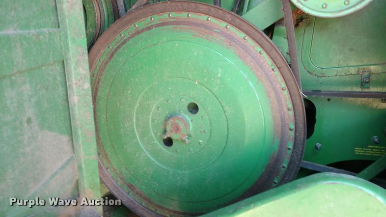 image for item DB0860 1979 John Deere 7720 RWA combine