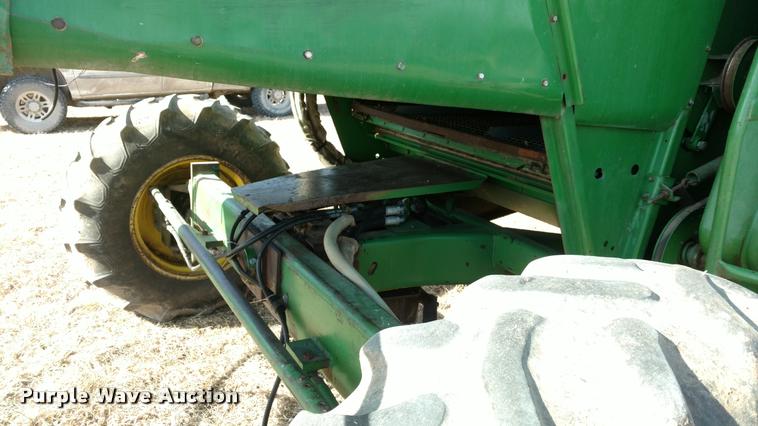 image for item DB0860 1979 John Deere 7720 RWA combine