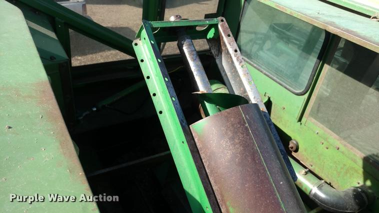image for item DB0860 1979 John Deere 7720 RWA combine