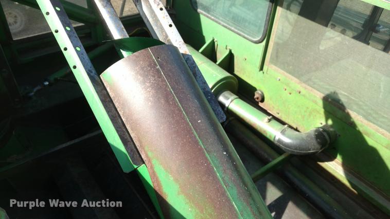 image for item DB0860 1979 John Deere 7720 RWA combine