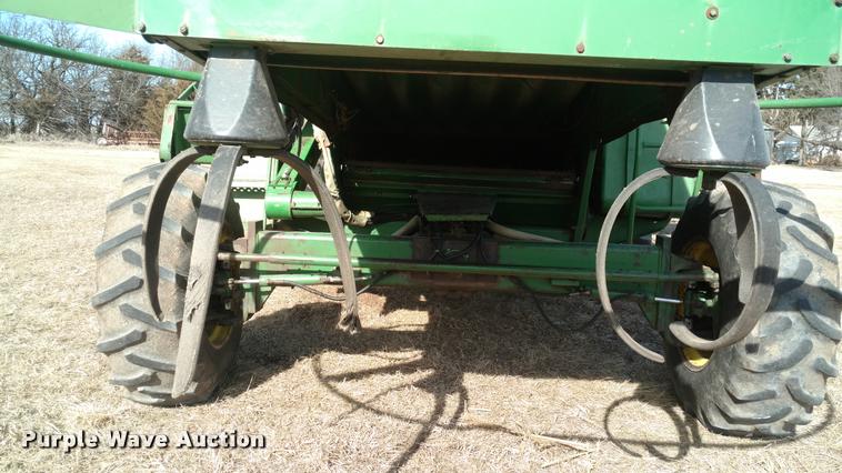 image for item DB0860 1979 John Deere 7720 RWA combine