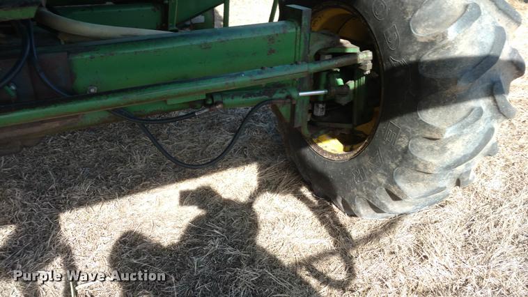 image for item DB0860 1979 John Deere 7720 RWA combine