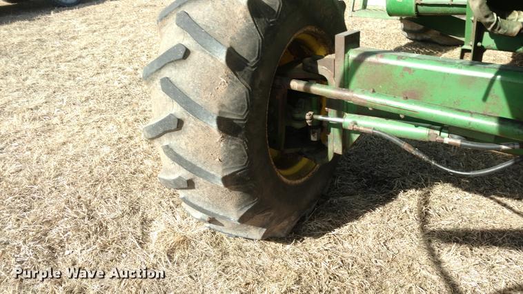 image for item DB0860 1979 John Deere 7720 RWA combine