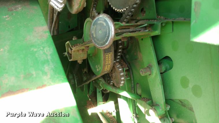 image for item DB0860 1979 John Deere 7720 RWA combine