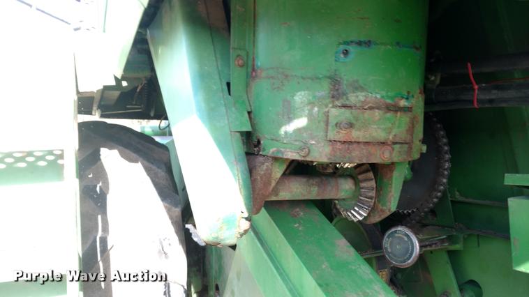 image for item DB0860 1979 John Deere 7720 RWA combine