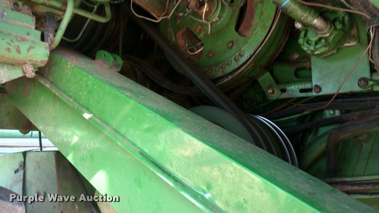 image for item DB0860 1979 John Deere 7720 RWA combine