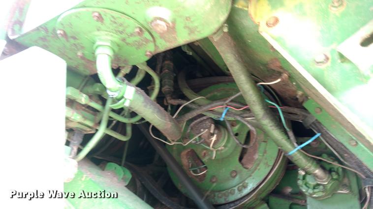 image for item DB0860 1979 John Deere 7720 RWA combine