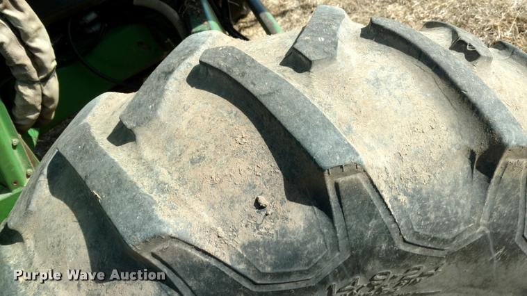 image for item DB0860 1979 John Deere 7720 RWA combine