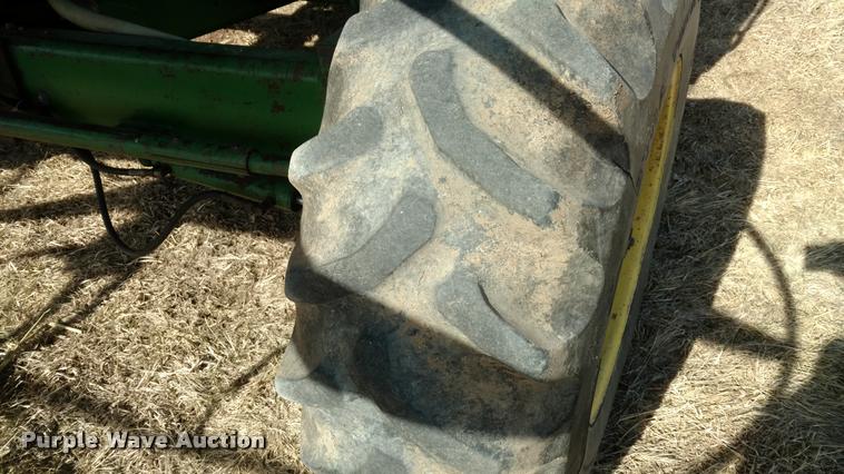 image for item DB0860 1979 John Deere 7720 RWA combine