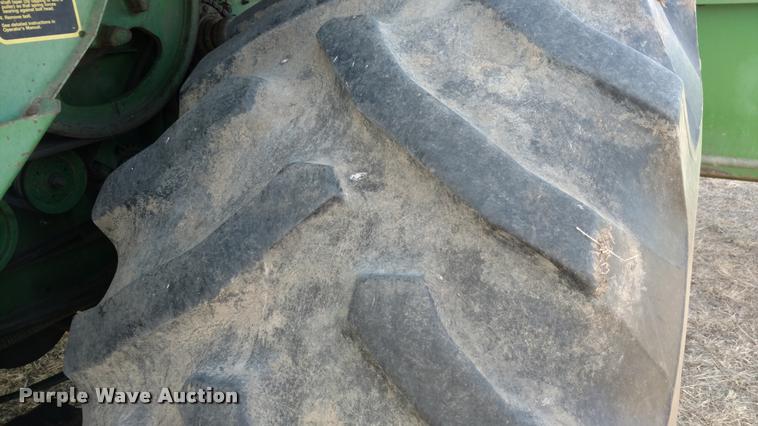 image for item DB0860 1979 John Deere 7720 RWA combine