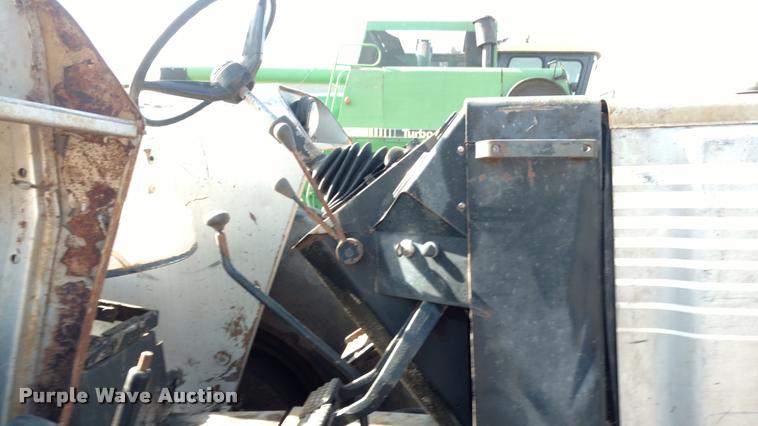 image for item DB0861 1978 White 2-105 tractor