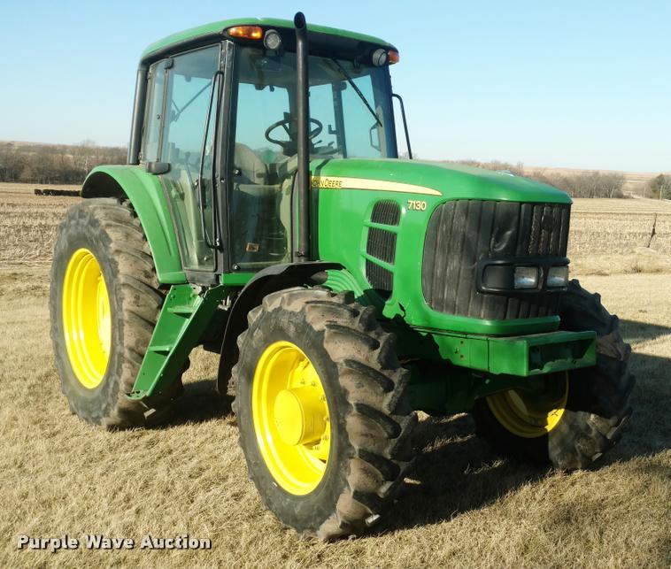 image for item DB0882 2010 John Deere 7130 MFWD tractor