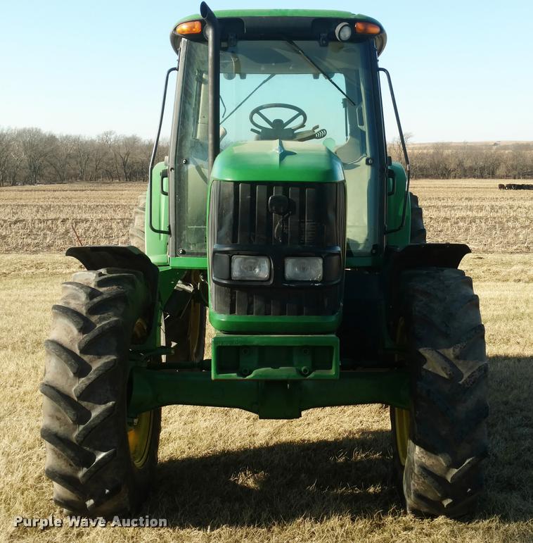 image for item DB0882 2010 John Deere 7130 MFWD tractor