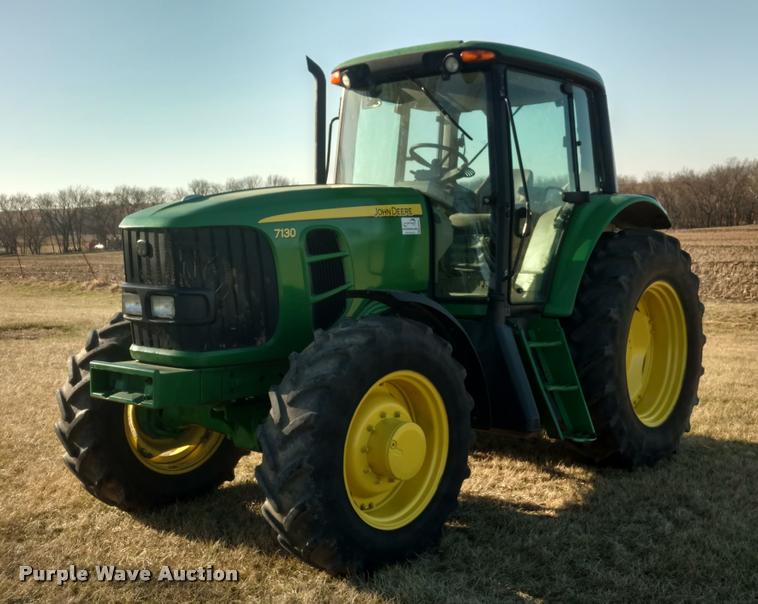 image for item DB0882 2010 John Deere 7130 MFWD tractor