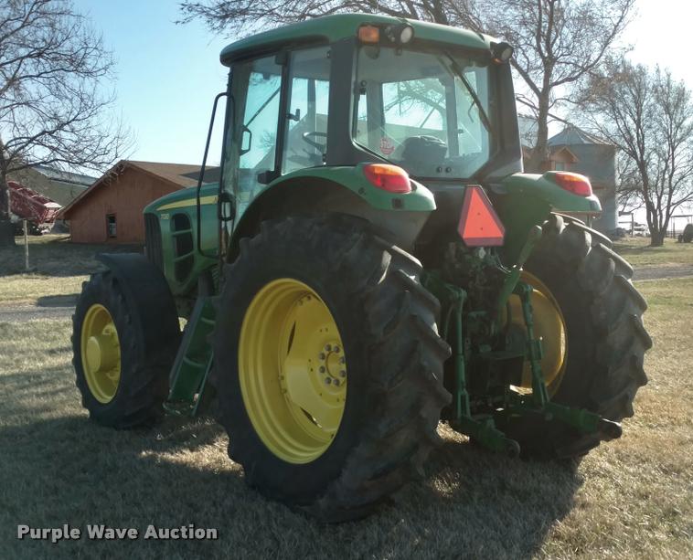 image for item DB0882 2010 John Deere 7130 MFWD tractor