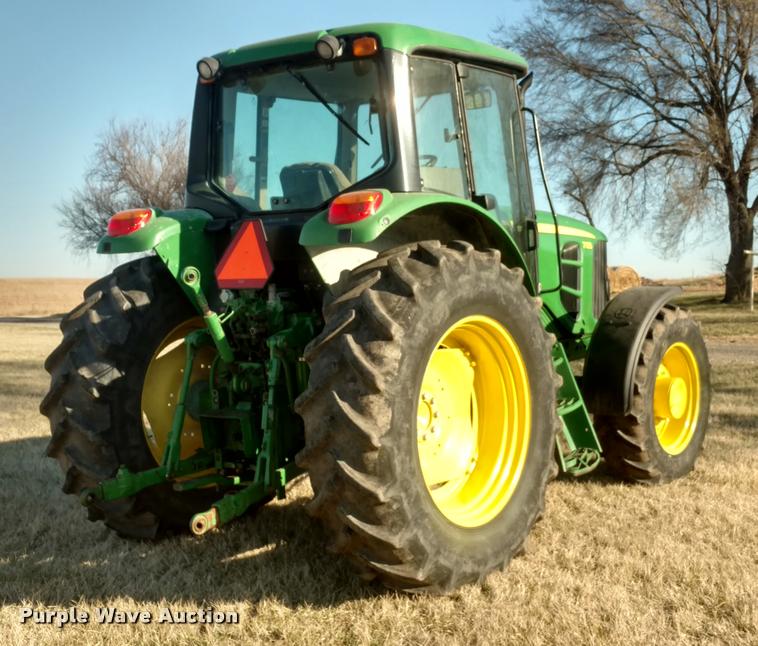image for item DB0882 2010 John Deere 7130 MFWD tractor