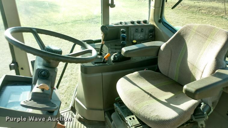 image for item DB0882 2010 John Deere 7130 MFWD tractor