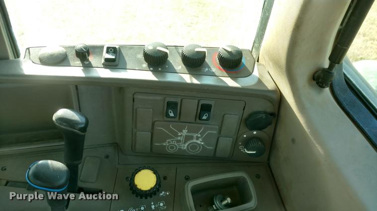 image for item DB0882 2010 John Deere 7130 MFWD tractor