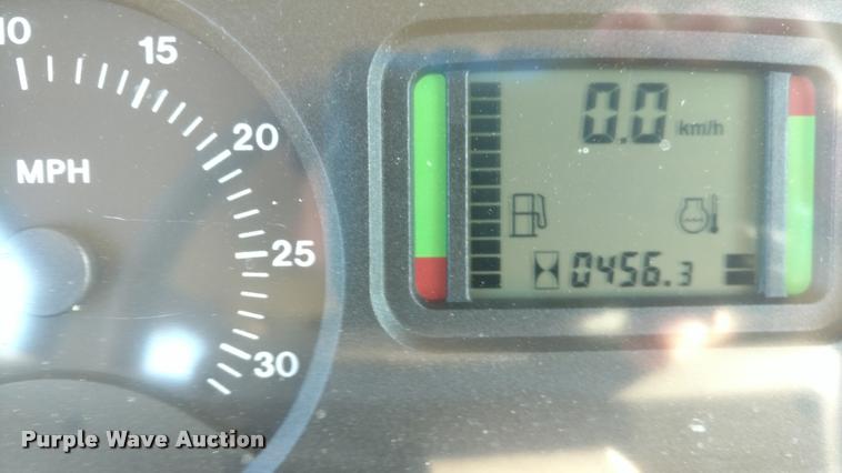 image for item DB0882 2010 John Deere 7130 MFWD tractor