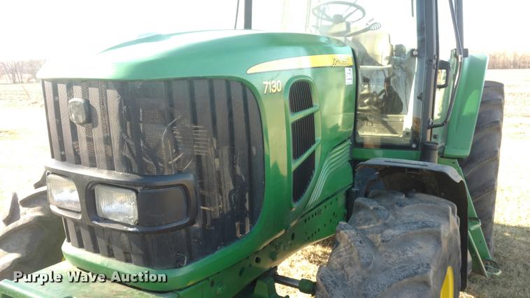image for item DB0882 2010 John Deere 7130 MFWD tractor